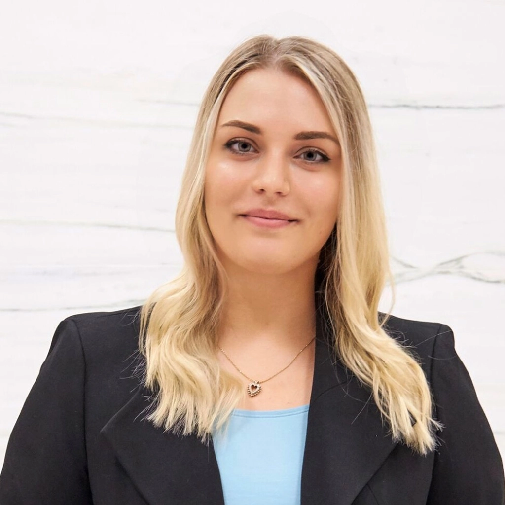 Dr Sara Bozsik